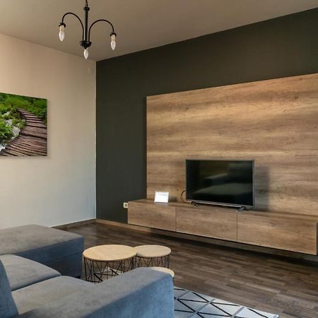 Amala Apartment Pula Bagian luar foto