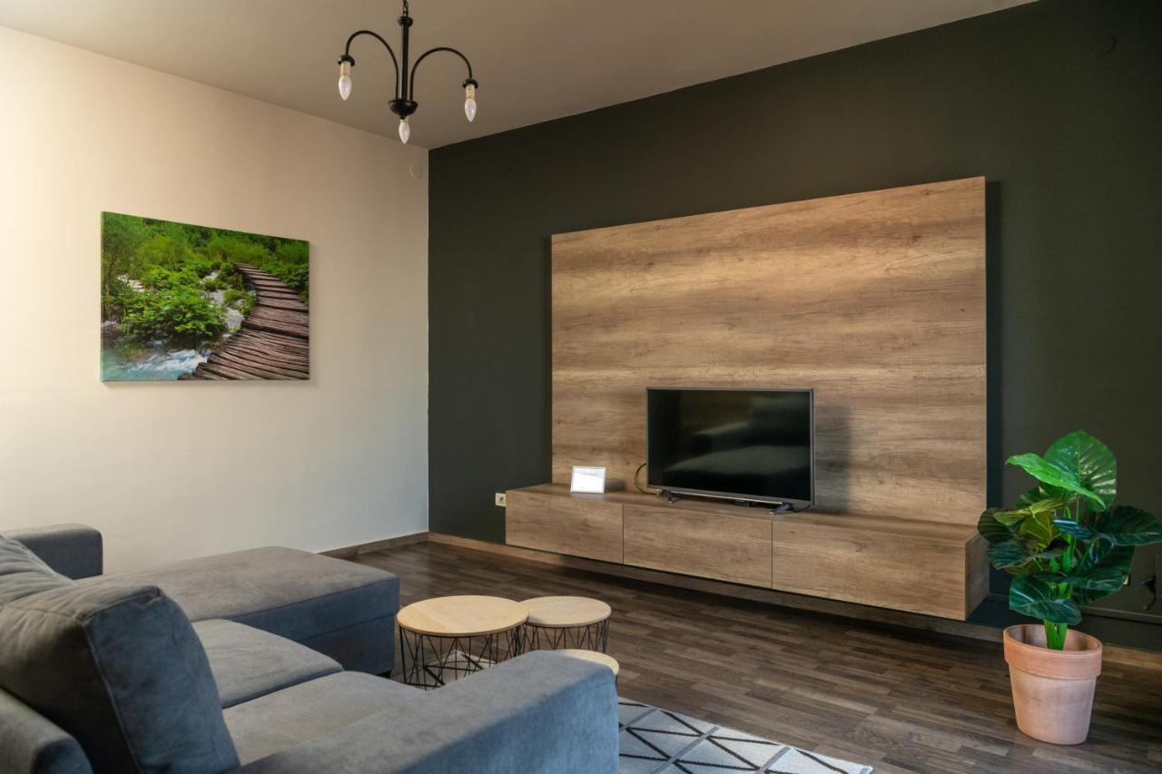 Amala Apartment Pula Bagian luar foto
